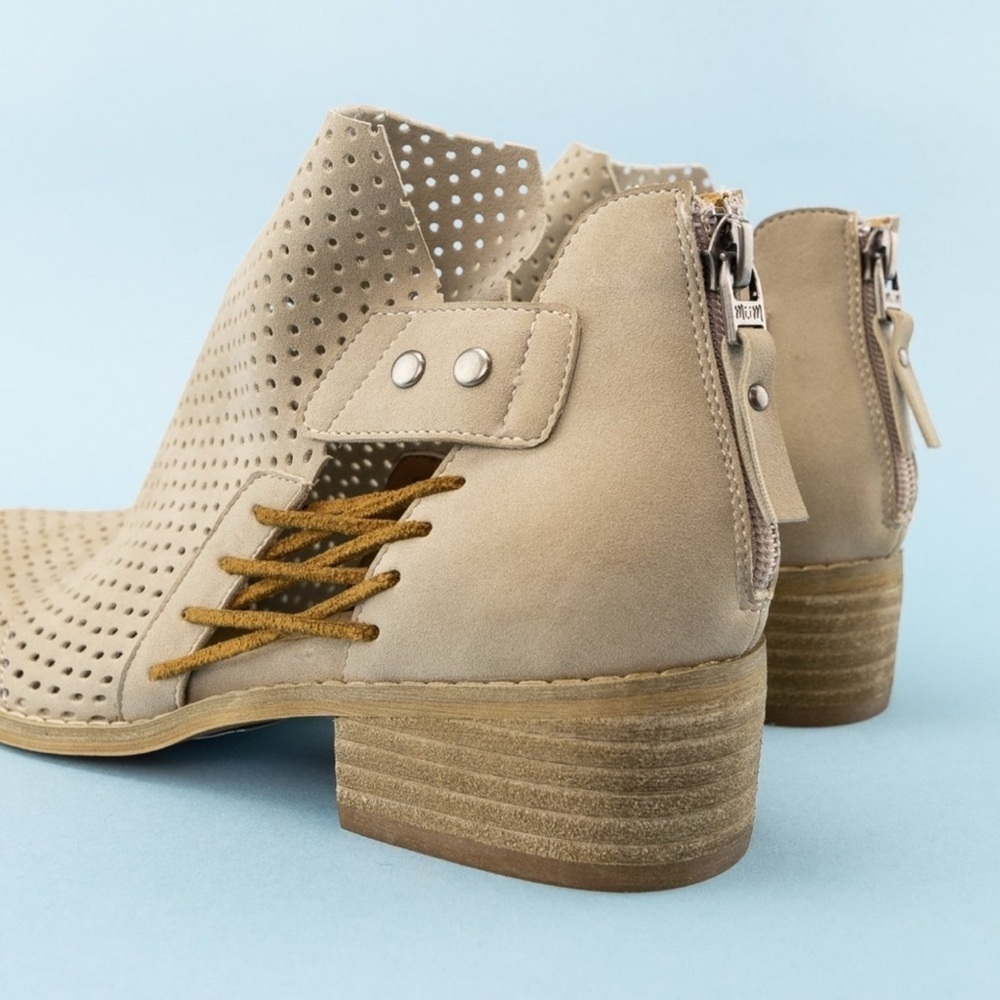 Mi.iM Ariel Leather Heeled Ankle Booties with Stacked Heel Zip Back in Taupe, 10 - Picture 6 of 6